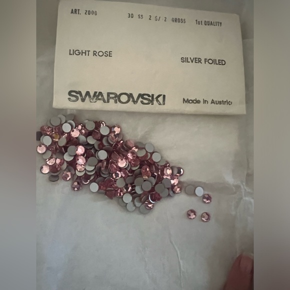 Swarovski Light Rose Rhinestones - Picture 4 of 4